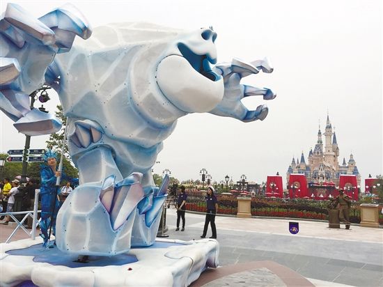 連云港冰雪巨人主題花車